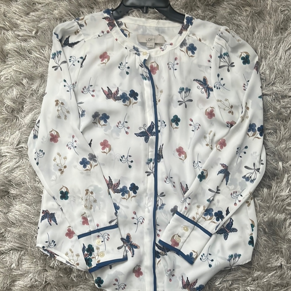 Loft long sleeve blouse with butterfly and flower detail size xs great condition